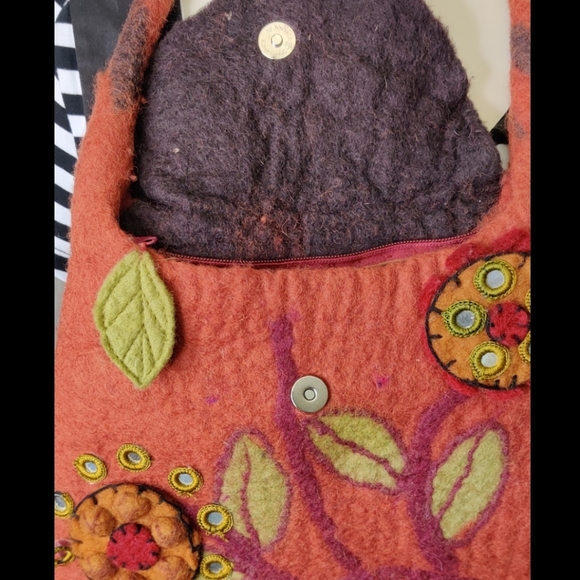 Nepalese Wool Felted Shoulder Bag - Picture 5 of 11